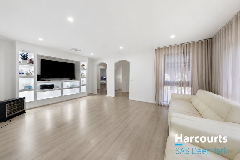 Photo - 102 Tamar Drive, Deer Park VIC 3023 - Image 5