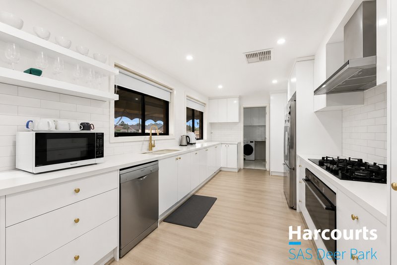 Photo - 102 Tamar Drive, Deer Park VIC 3023 - Image 7