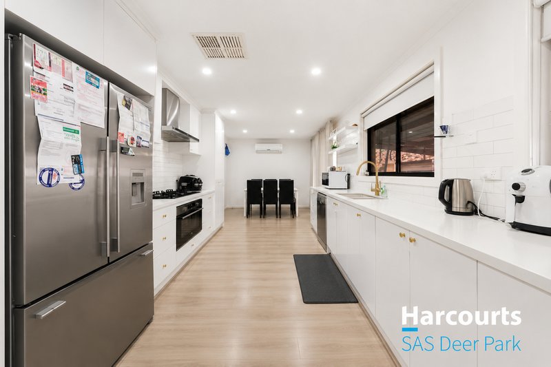 Photo - 102 Tamar Drive, Deer Park VIC 3023 - Image 8
