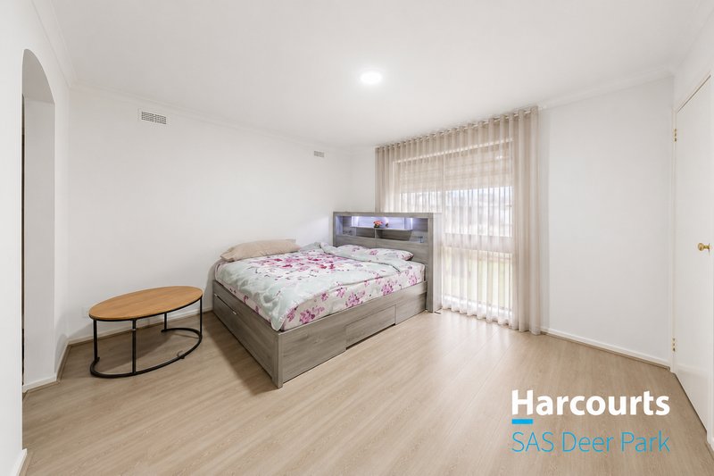 Photo - 102 Tamar Drive, Deer Park VIC 3023 - Image 9