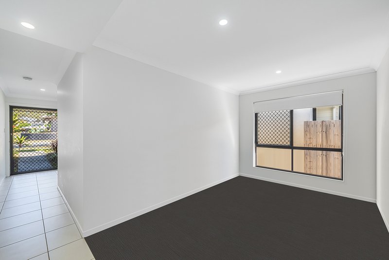 Photo - 102 Watheroo Street, South Ripley QLD 4306 - Image 2