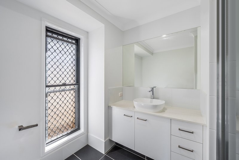 Photo - 102 Watheroo Street, South Ripley QLD 4306 - Image 3