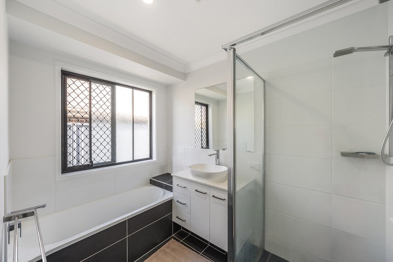 Photo - 102 Watheroo Street, South Ripley QLD 4306 - Image 4