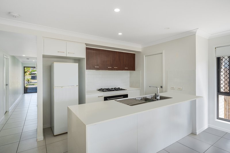 Photo - 102 Watheroo Street, South Ripley QLD 4306 - Image 5
