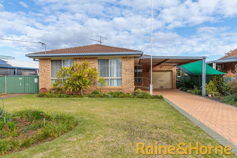 102 Wattle Crescent, Narromine NSW 2821