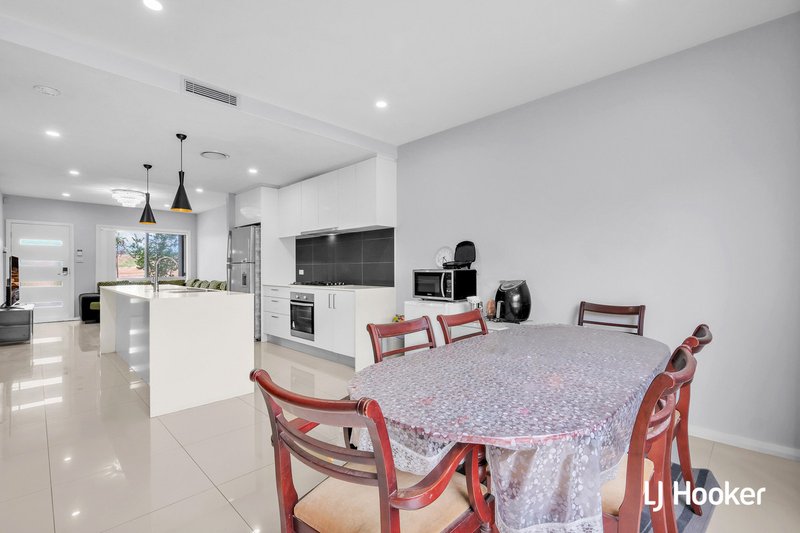 Photo - 102 Westbrook Circuit, Marsden Park NSW 2765 - Image 4