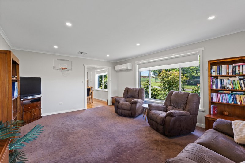 Photo - 102 Westbury Place, Deloraine TAS 7304 - Image 6