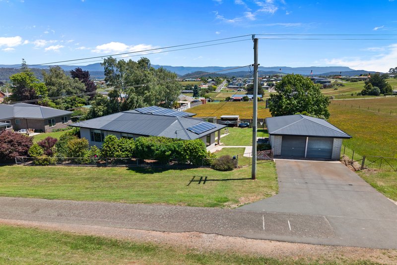 Photo - 102 Westbury Place, Deloraine TAS 7304 - Image 17