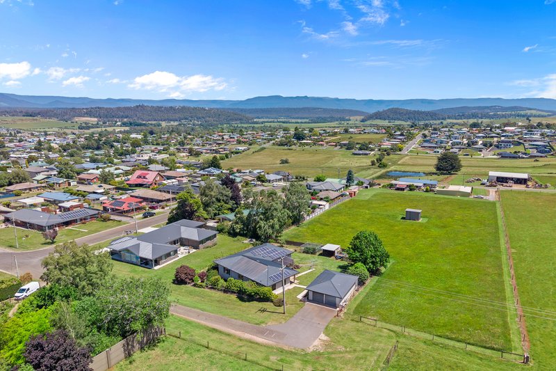 Photo - 102 Westbury Place, Deloraine TAS 7304 - Image 32