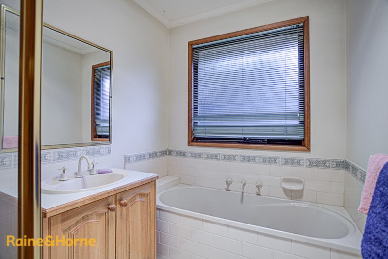 Photo - 102 Yellowgum Boulevard, Sunbury VIC 3429 - Image 12