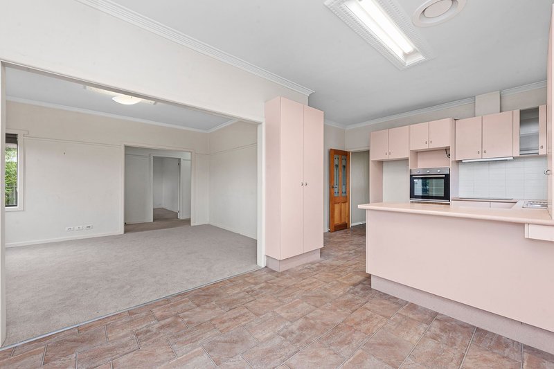 Photo - 1020 Norman Street, Wendouree VIC 3355 - Image 5