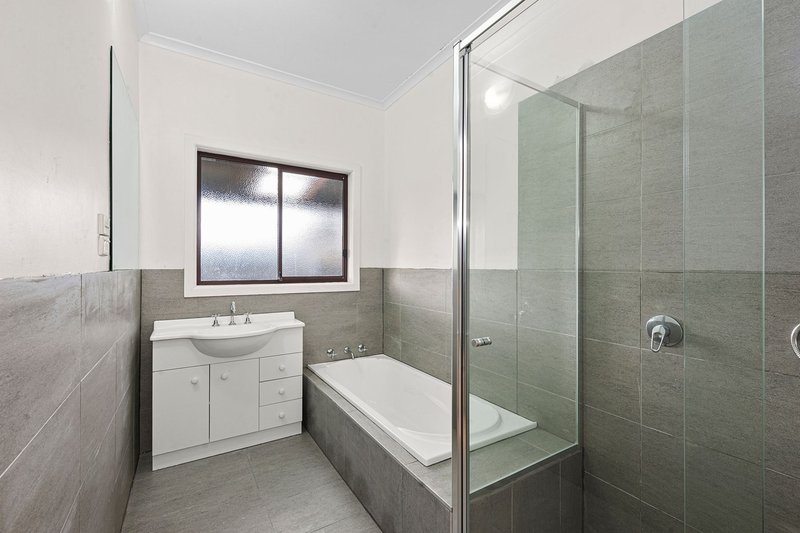 Photo - 1020 Norman Street, Wendouree VIC 3355 - Image 8