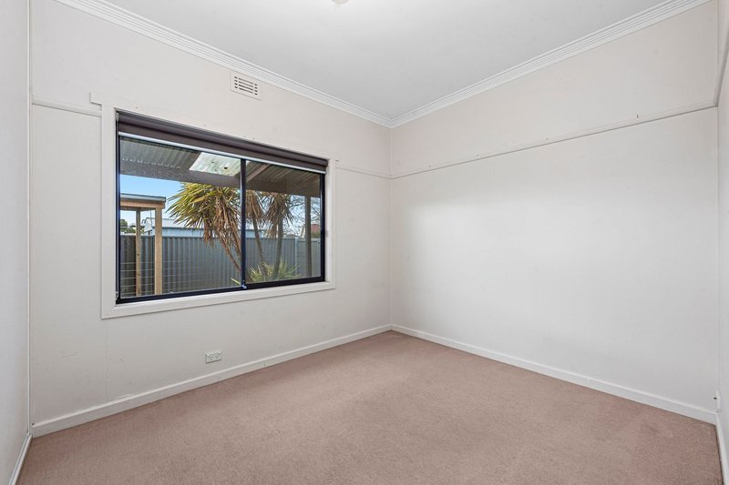 Photo - 1020 Norman Street, Wendouree VIC 3355 - Image 11