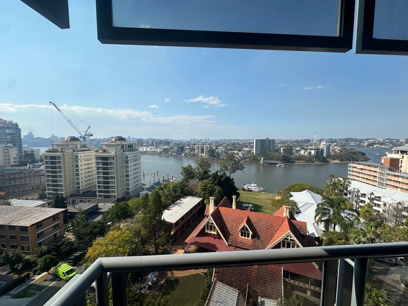 Photo - 1020/188 Shafston Avenue, Kangaroo Point QLD 4169 - Image 2