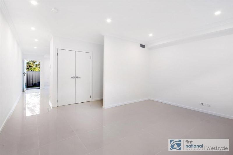 Photo - 10/207 Targo Road, Girraween NSW 2145 - Image