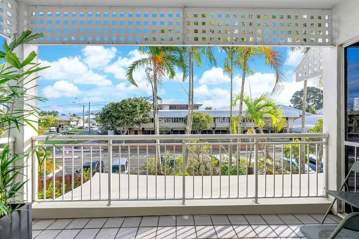 Photo - 10/208 Grafton Street, Cairns North QLD 4870 - Image 3