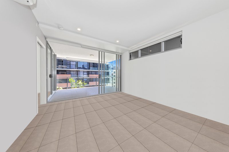 Photo - 10208/16 Edmondstone Street, South Brisbane QLD 4101 - Image 3