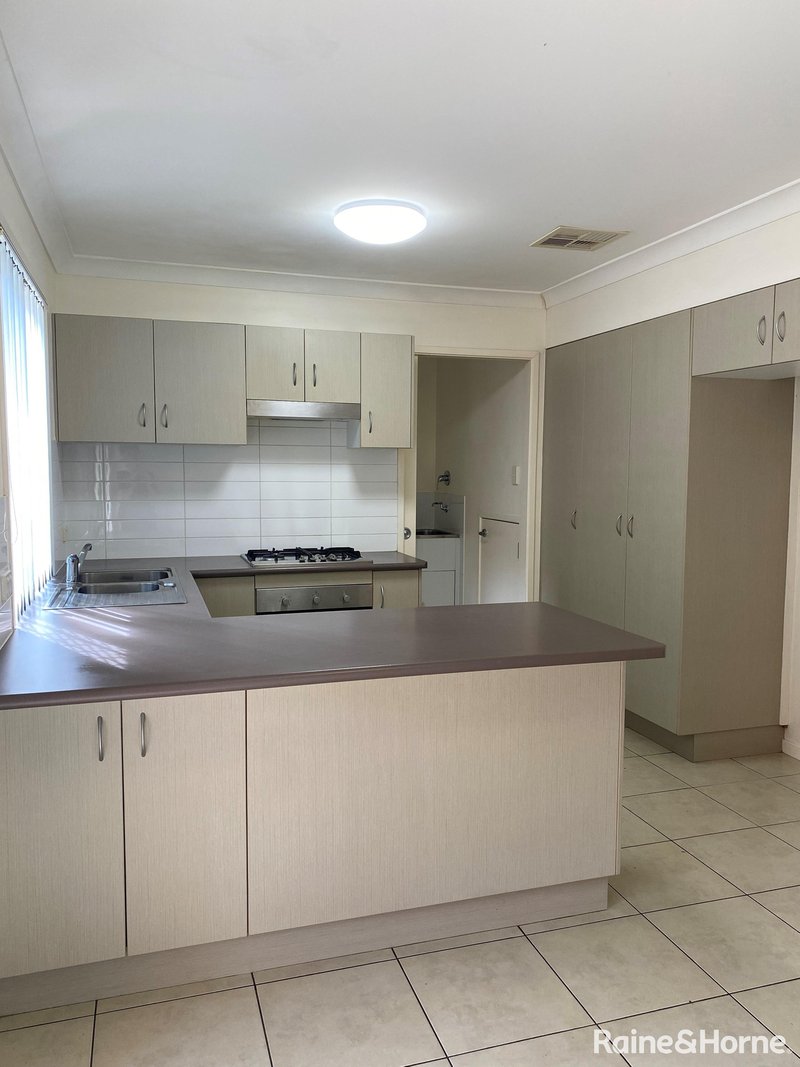 Photo - 10/21 Roberts Street, South Gladstone QLD 4680 - Image 3