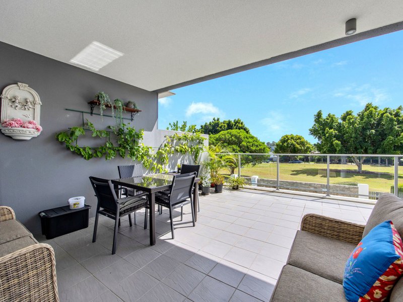 Photo - 102/11 Compass Drive, Biggera Waters QLD 4216 - Image 3