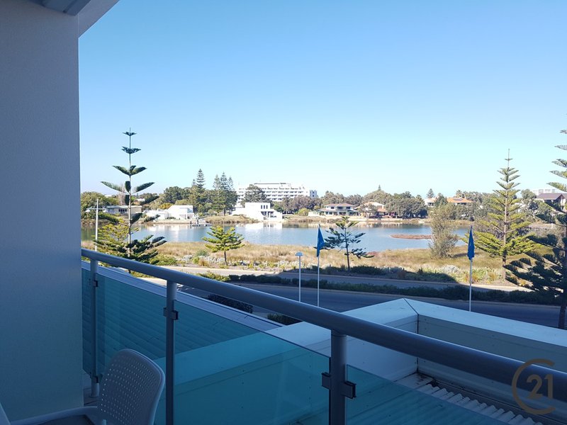 Photo - 102/16 Dolphin Drive, Mandurah WA 6210 - Image 8