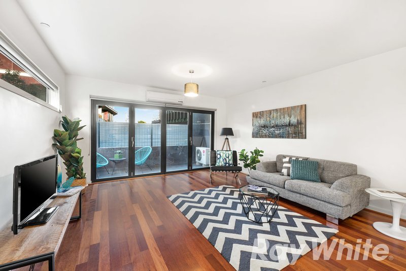 Photo - 102/17 Station Street, Blackburn VIC 3130 - Image 3