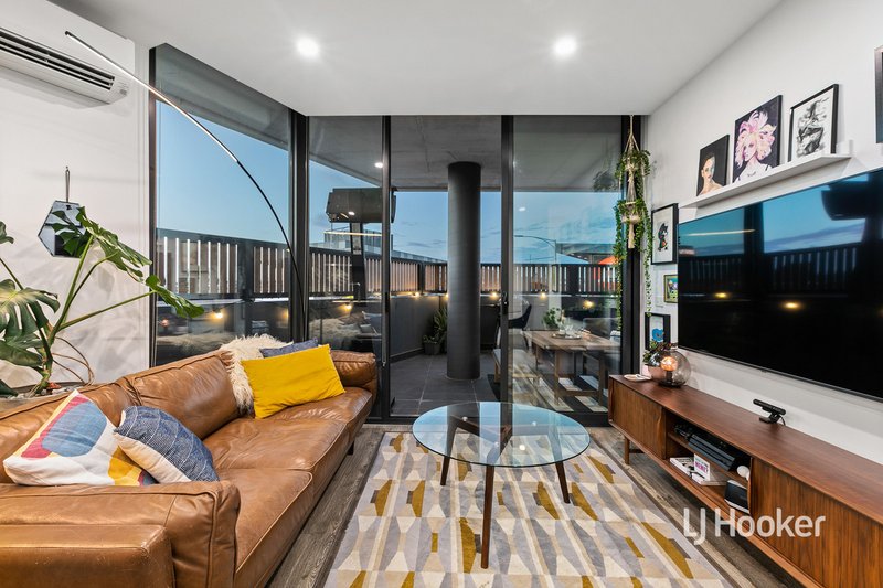 Photo - 102/2 Kenswick Street, Point Cook VIC 3030 - Image 5