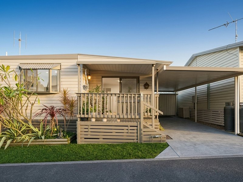 Photo - 102/2 Macleay Drive, Halekulani NSW 2262 - Image 1