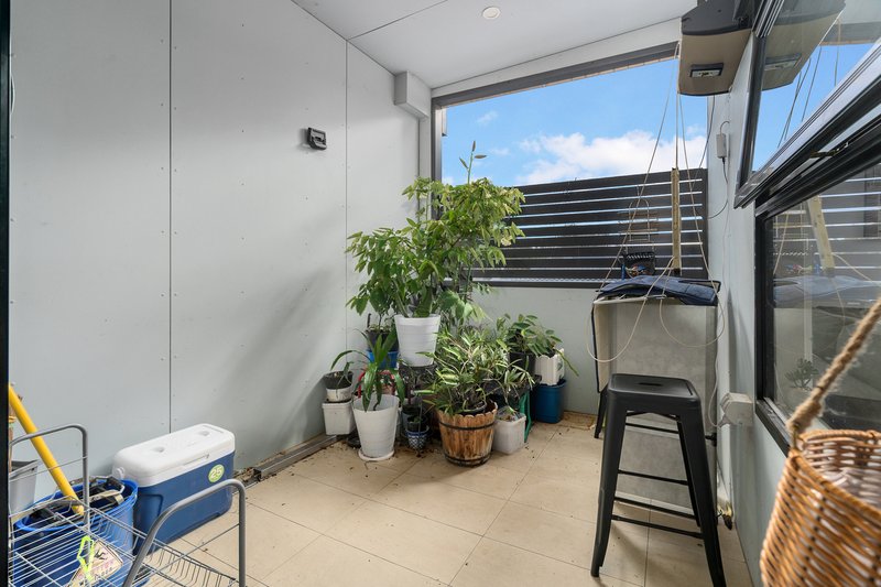 Photo - 102/27 Hotham Street, Cranbourne VIC 3977 - Image 6