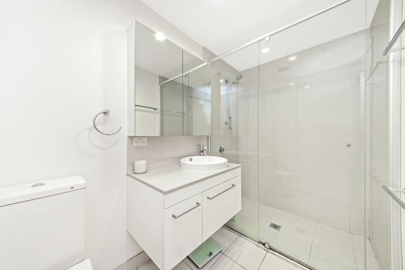 Photo - 1023/16 Hamilton Place, Bowen Hills QLD 4006 - Image 11