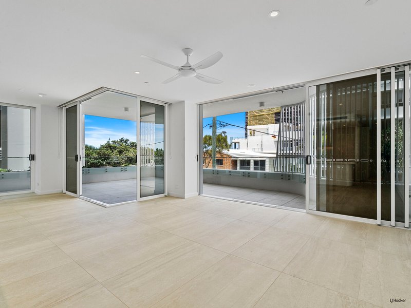 Photo - 102/321 Golden Four Drive, Tugun QLD 4224 - Image 4