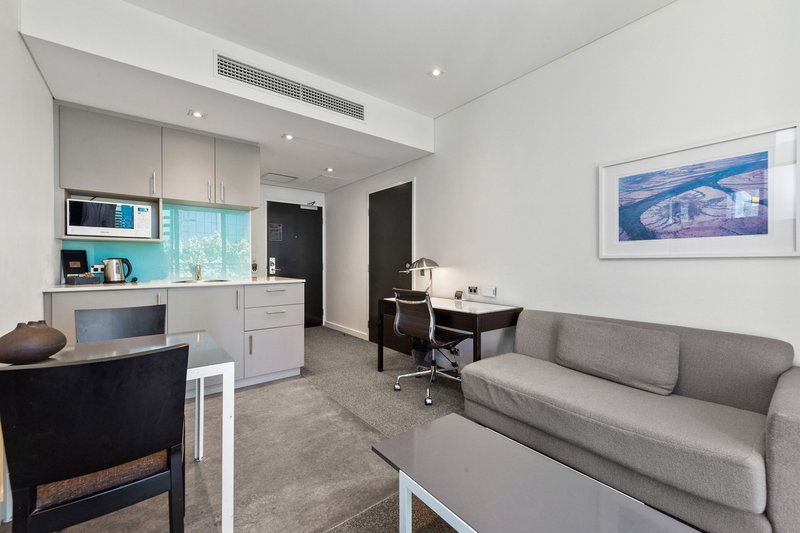 Photo - 102/33 Mounts Bay Road, Perth WA 6000 - Image 2