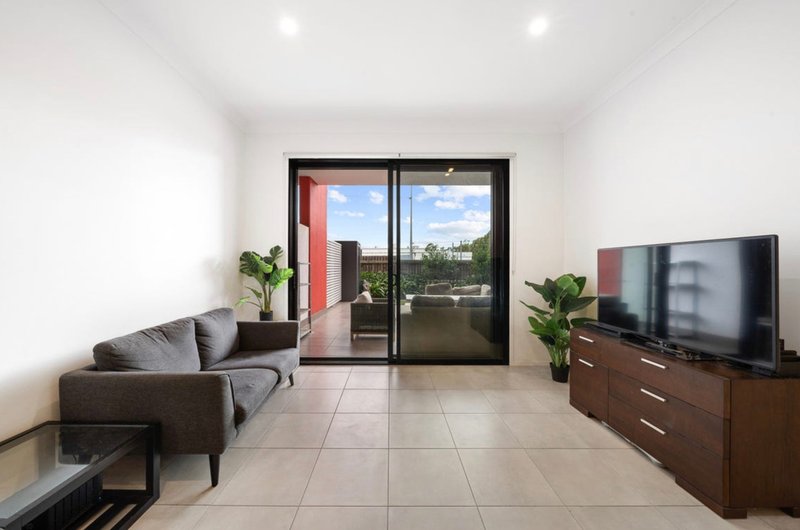 Photo - 102/33 Nundah Street, Nundah QLD 4012 - Image 5