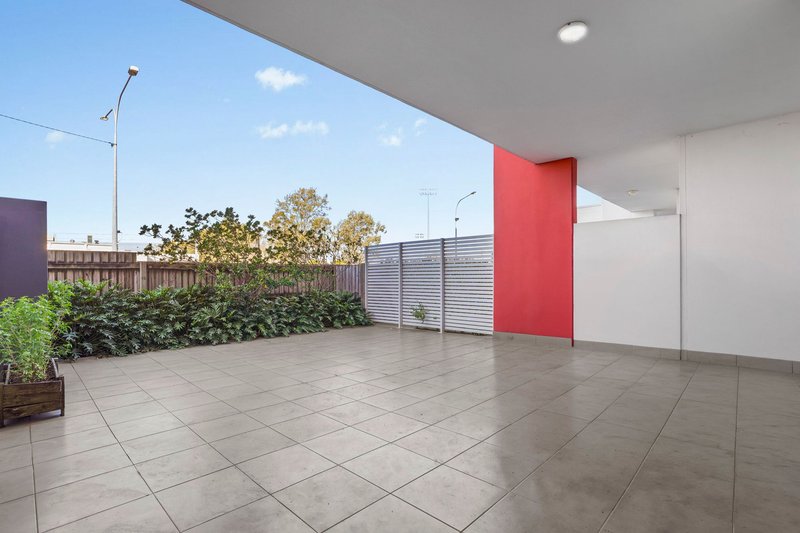 Photo - 102/33 Nundah Street, Nundah QLD 4012 - Image 2