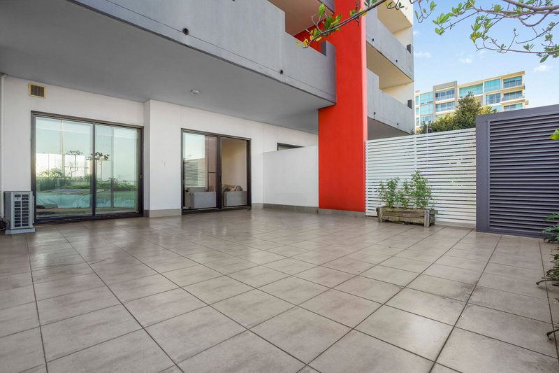 Photo - 102/33 Nundah Street, Nundah QLD 4012 - Image 3