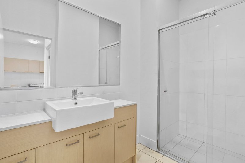 Photo - 102/33 Nundah Street, Nundah QLD 4012 - Image 6