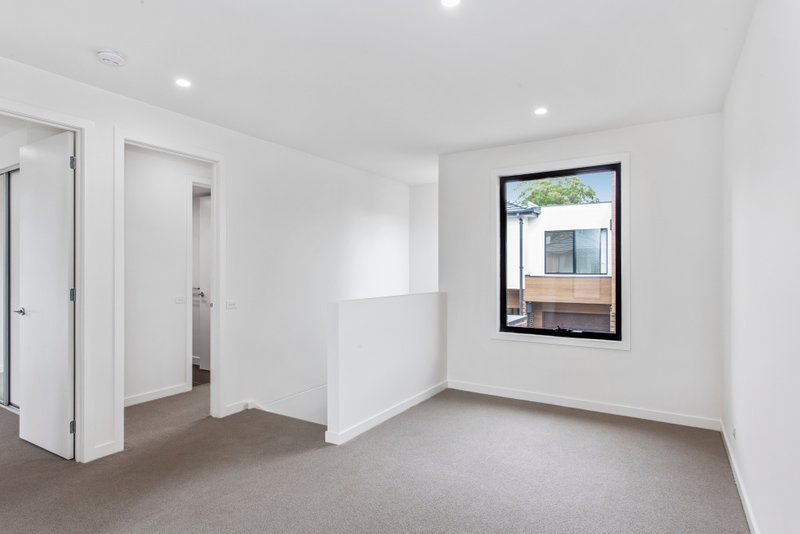 Photo - 10/24 Carlisle Road, Ferntree Gully VIC 3156 - Image 4