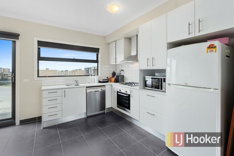 Photo - 102/4 Pacific Promenade, Pakenham VIC 3810 - Image 3