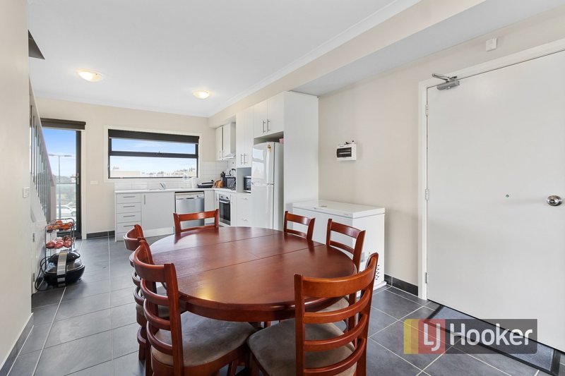 Photo - 102/4 Pacific Promenade, Pakenham VIC 3810 - Image 4