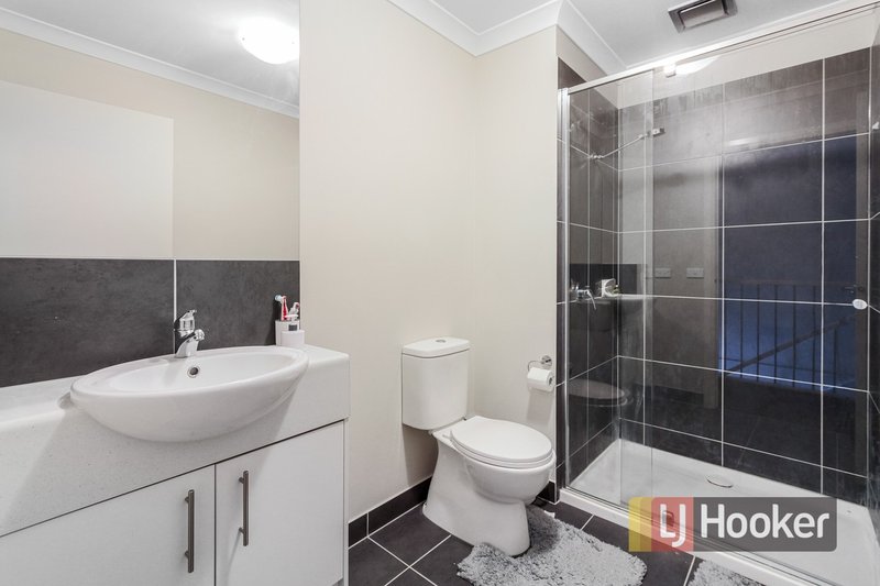 Photo - 102/4 Pacific Promenade, Pakenham VIC 3810 - Image 5