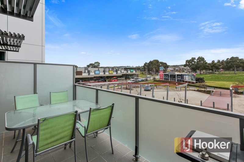 Photo - 102/4 Pacific Promenade, Pakenham VIC 3810 - Image 8