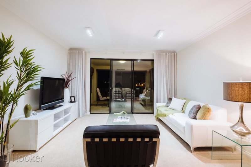 Photo - 10/25 Haig Park Circle, East Perth WA 6004 - Image 4