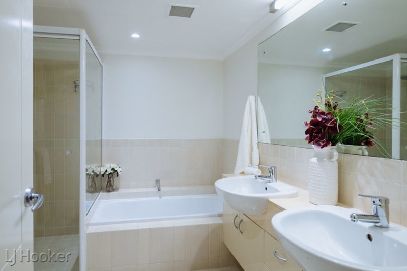 Photo - 10/25 Haig Park Circle, East Perth WA 6004 - Image 11