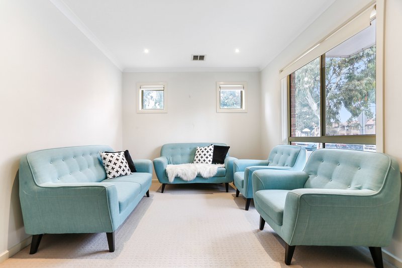 Photo - 10/26 Mckinley Drive, Roxburgh Park VIC 3064 - Image 2