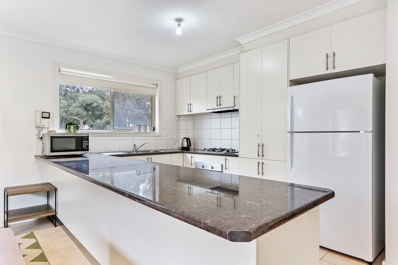 Photo - 10/26 Mckinley Drive, Roxburgh Park VIC 3064 - Image 5
