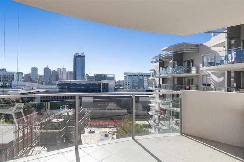 Photo - 102/62 Cordelia Street, South Brisbane QLD 4101 - Image 5