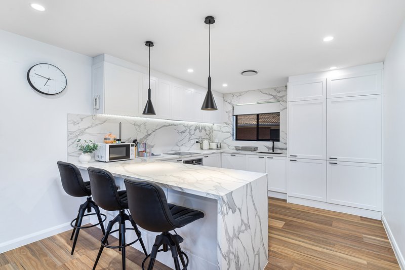 Photo - 10/27 Armrick Avenue, Broadbeach QLD 4218 - Image 1