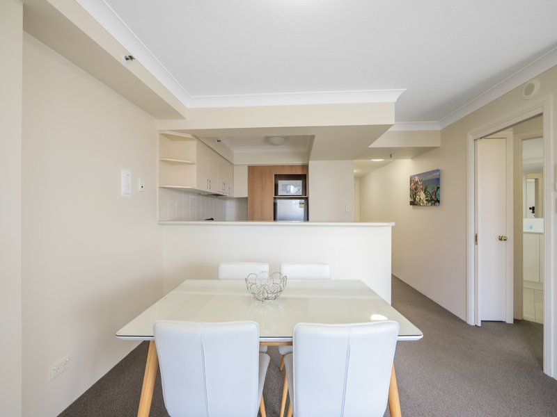 Photo - 1027/2633 Gold Coast Highway, Broadbeach QLD 4218 - Image 6