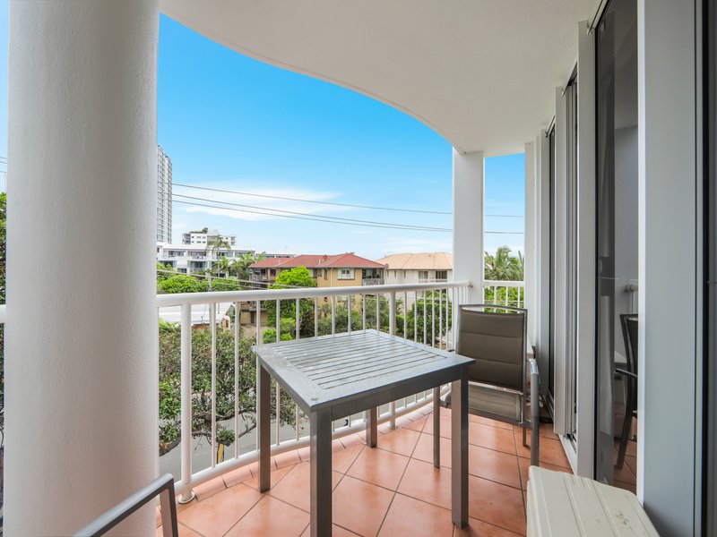 Photo - 1027/2633 Gold Coast Highway, Broadbeach QLD 4218 - Image 10