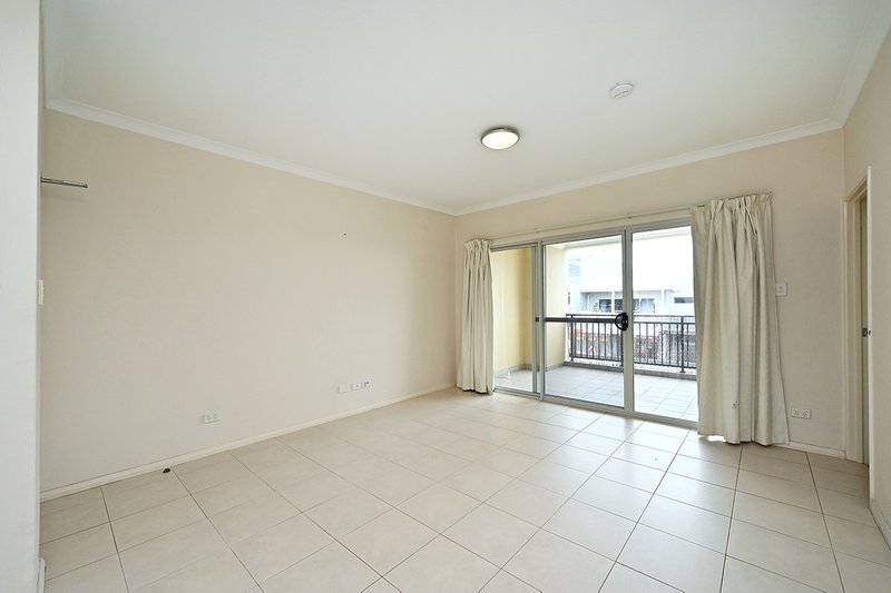 Photo - 10/291 Ocean Keys Boulevard, Clarkson WA 6030 - Image 3