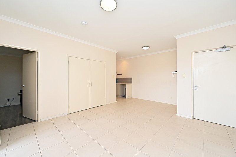 Photo - 10/291 Ocean Keys Boulevard, Clarkson WA 6030 - Image 8